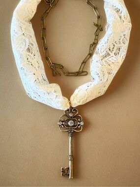 Vintage-Inspired White Lace Key Pendant Necklaces